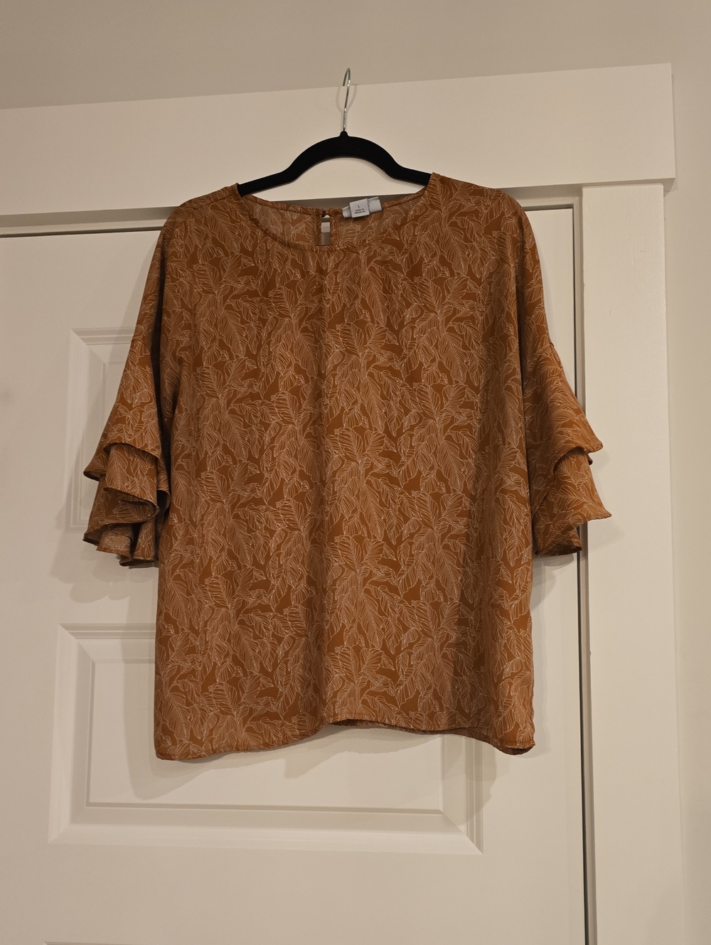 Liz Claiborne Leaf-Print Ruffle Sleeve Blouse